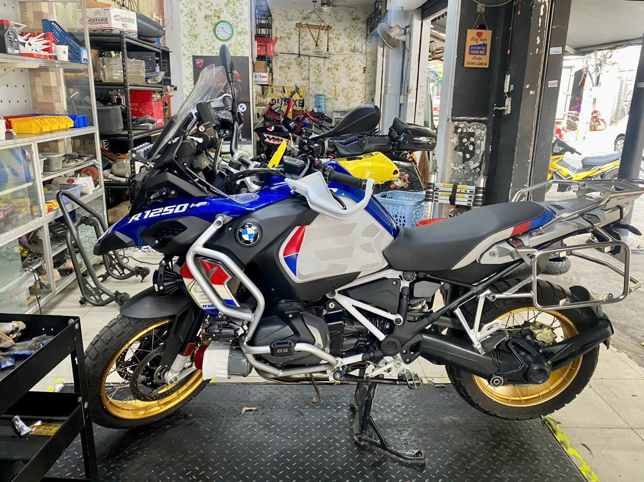 Cứu hộ xe chết máy